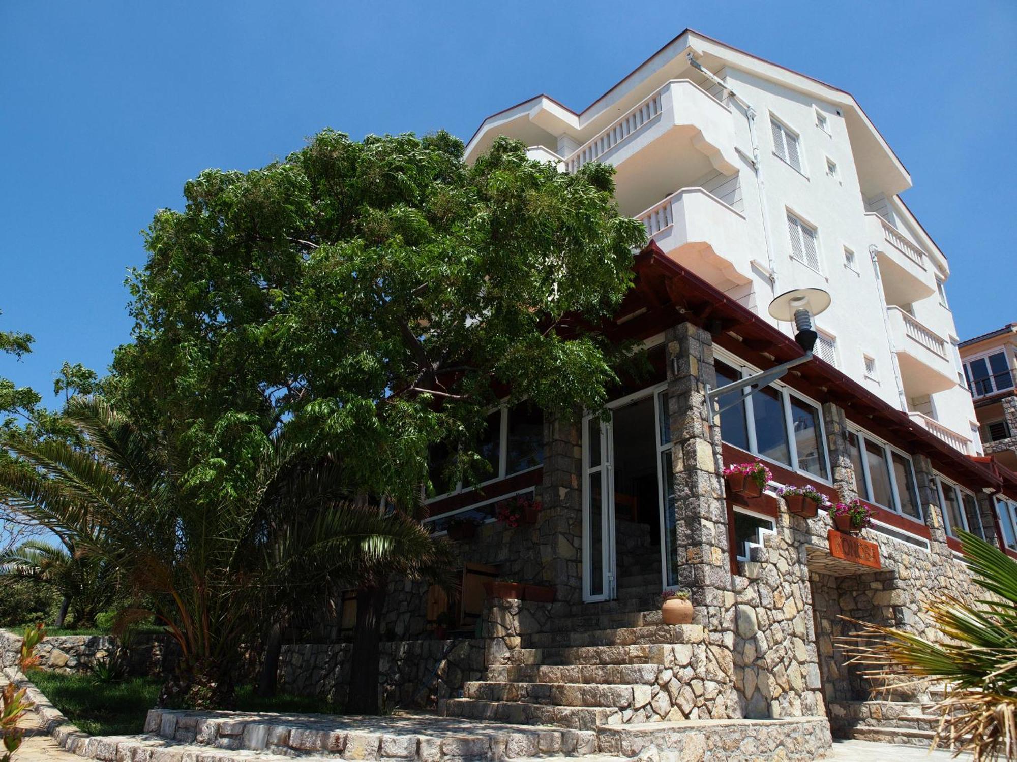 Hotel R Utjeha Exterior photo