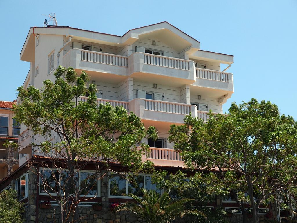 Hotel R Utjeha Exterior photo